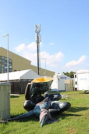 Der Geisterpalast von Kunz ist eingetroffen:  Aufbau am 27.08.2019 (©Foto: Martin Schmitz)
